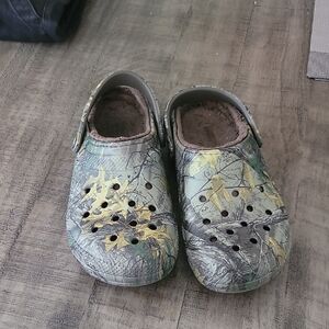 Crocs Camouflage Fur Lined Clogs Flats Size 9 Women Or 7 Men's Firm